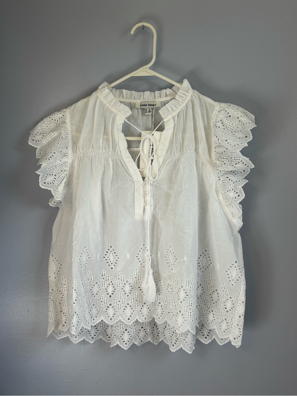 Color Block White Eyelet Ruffle Sleeve Blouse. Sz M. NWT